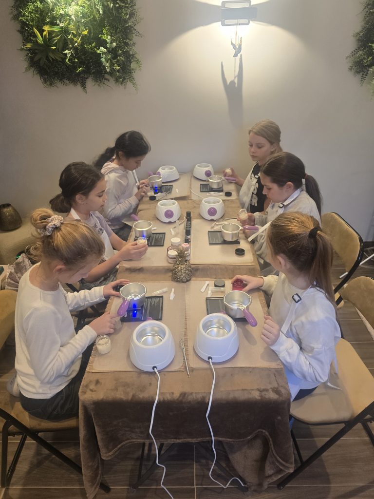 Atelier cosmétique lors d’un anniversaire enfant à Vergèze