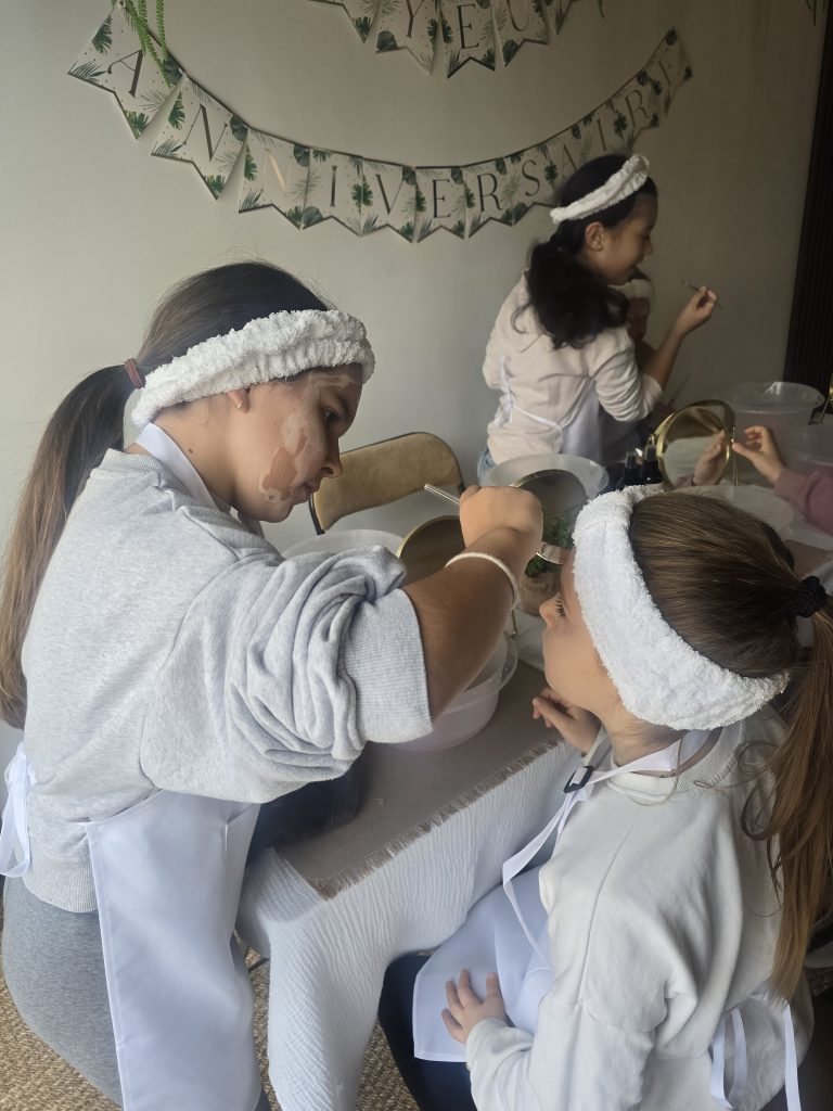 Soin du visage en groupe pour anniversaire enfant à Vergèze